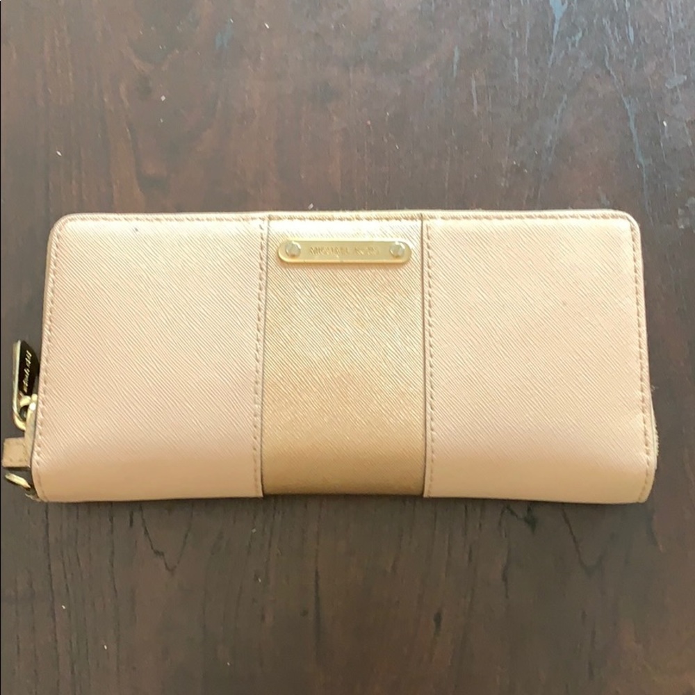 COPY - Michael Kors wallet
